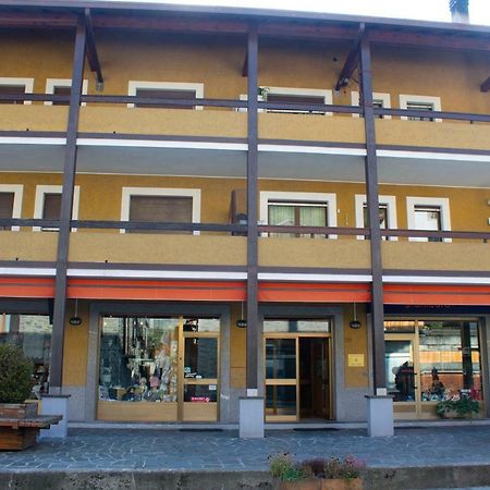 Trilocale In Centro A Chiesa Valmalenco Lägenhet Chiesa in Valmalenco Exteriör bild