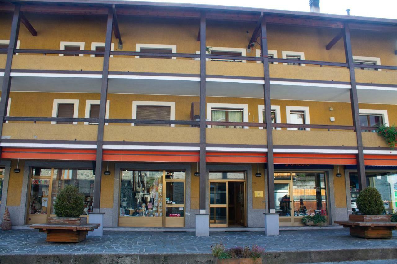 Trilocale In Centro A Chiesa Valmalenco Lägenhet Chiesa in Valmalenco Exteriör bild
